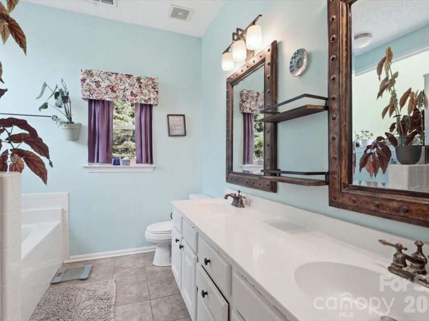 14043 Hatton Cross Drive, Charlotte, NC 28278.  MLS# CAR4417015, YatesRealty ID 46003. 