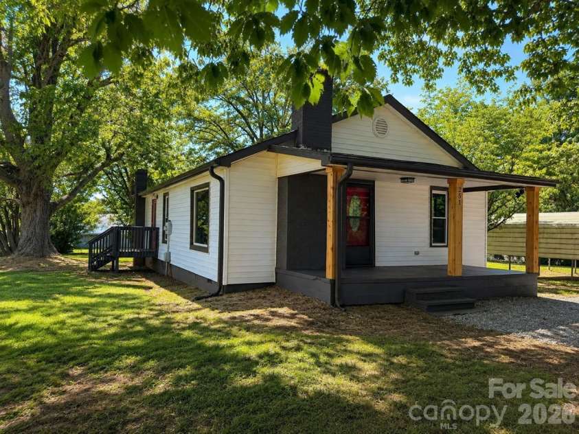 251 Beulah Road, Statesville, NC 28677.  MLS# CAR4416828, YatesRealty ID 46005. 