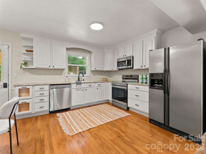 28 Marne Road, Asheville, NC 28803.  MLS# CAR4417018, YatesRealty ID 46009. 