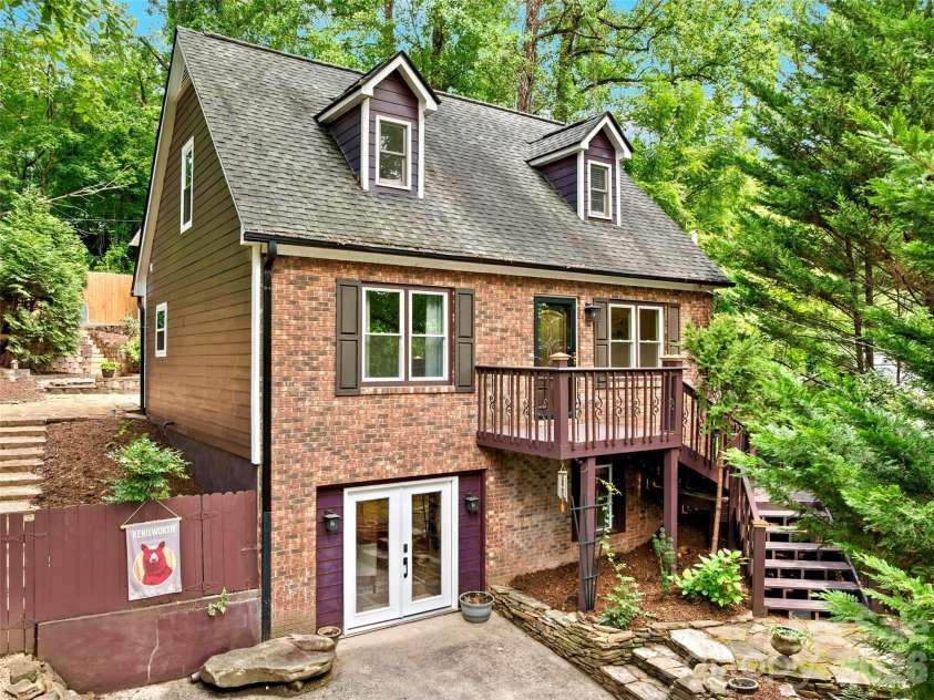 28 Marne Road, Asheville, NC 28803.  MLS# CAR4417018, YatesRealty ID 46009. 