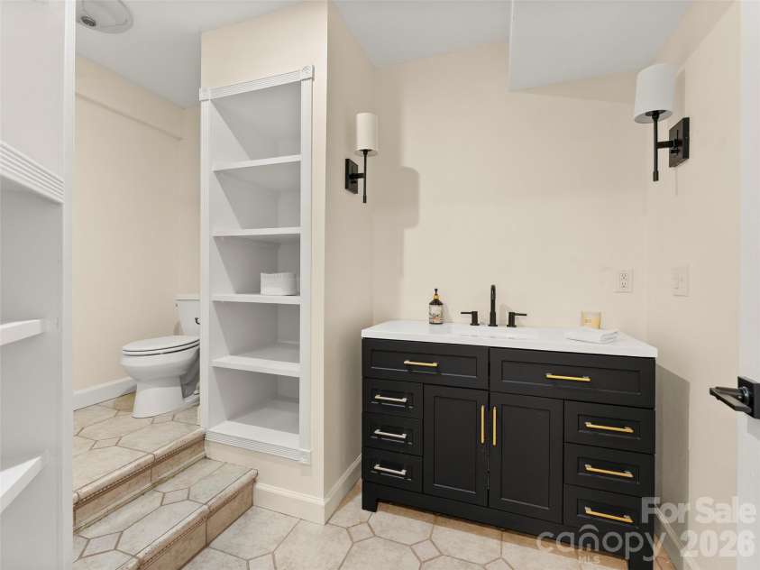 28 Marne Road, Asheville, NC 28803.  MLS# CAR4417018, YatesRealty ID 46009. Basement Full bath