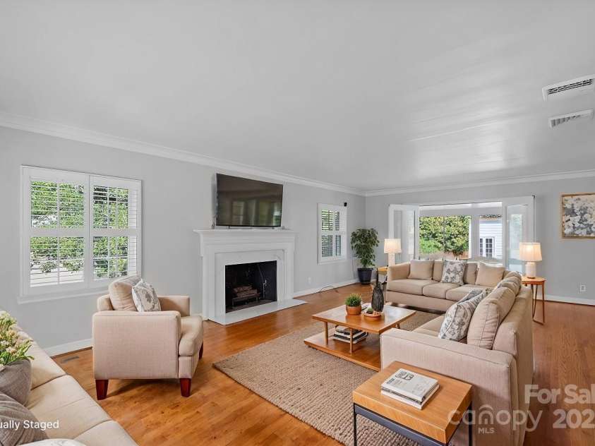 1626 Wendover Road, Charlotte, NC 28211.  MLS# CAR4155569, YatesRealty ID 4601. 