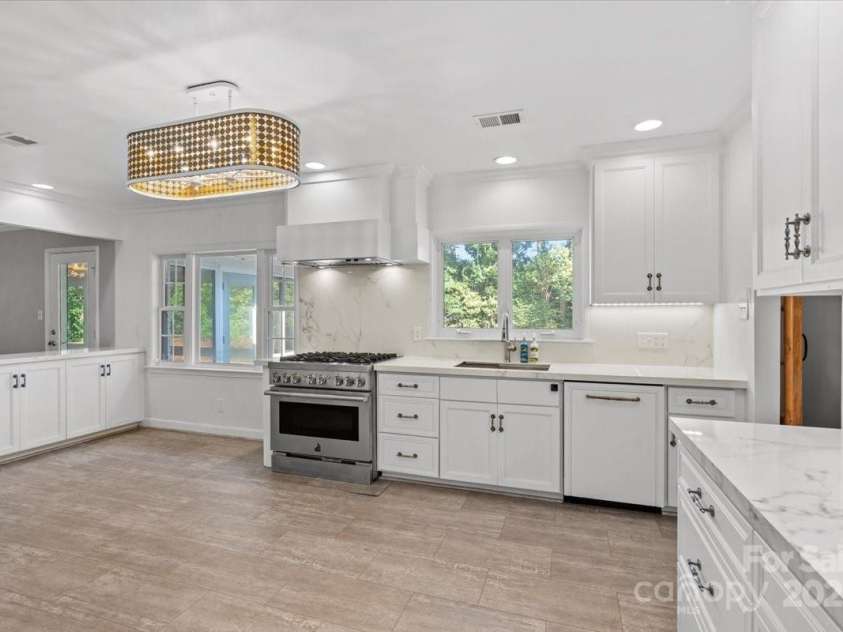 1626 Wendover Road, Charlotte, NC 28211.  MLS# CAR4155569, YatesRealty ID 4601. 