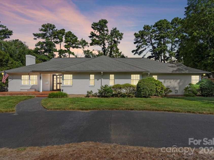 1626 Wendover Road, Charlotte, NC 28211.  MLS# CAR4155569, YatesRealty ID 4601. Beautiful Eastover Home