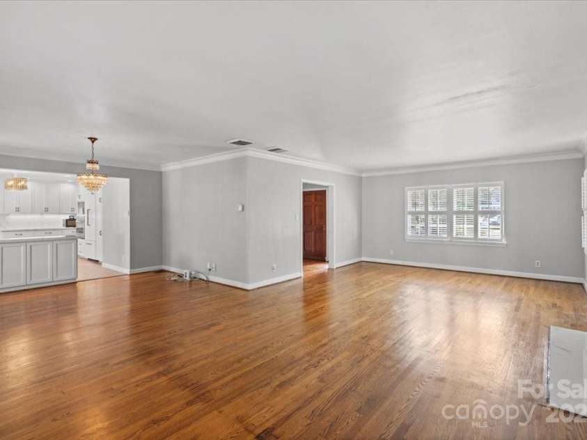 1626 Wendover Road, Charlotte, NC 28211.  MLS# CAR4155569, YatesRealty ID 4601. Beautiful original hardwood flooring throughout