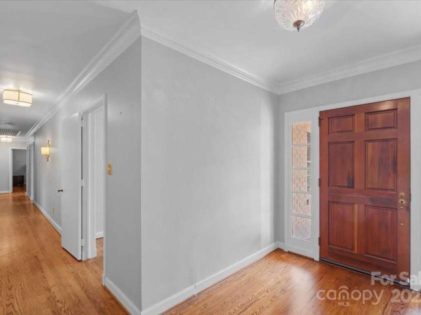 1626 Wendover Road, Charlotte, NC 28211.  MLS# CAR4155569, YatesRealty ID 4601. Front door foyer with beautiful original hardwoods, flat ceilings, neutral paint and tons of natural light for an impressive first impression.
