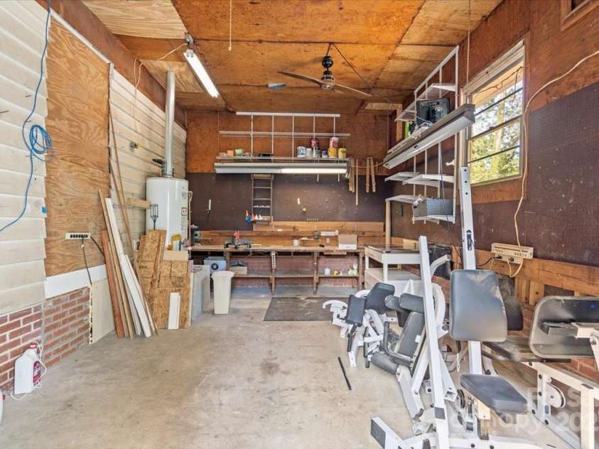1626 Wendover Road, Charlotte, NC 28211.  MLS# CAR4155569, YatesRealty ID 4601. Large workshop located off the rear of the home!