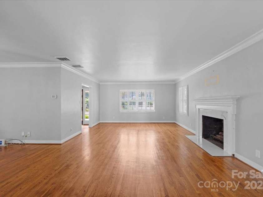 1626 Wendover Road, Charlotte, NC 28211.  MLS# CAR4155569, YatesRealty ID 4601. Plantation shutters, gleaming hardwoods, flat ceilings, neutral paint & a lovely fireplace.