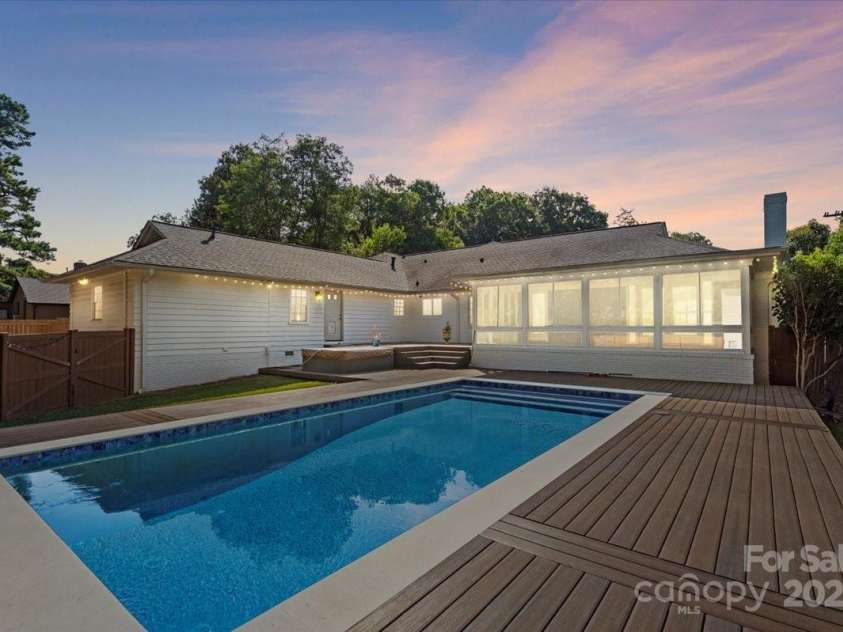 1626 Wendover Road, Charlotte, NC 28211.  MLS# CAR4155569, YatesRealty ID 4601. Pool installed in 2020.