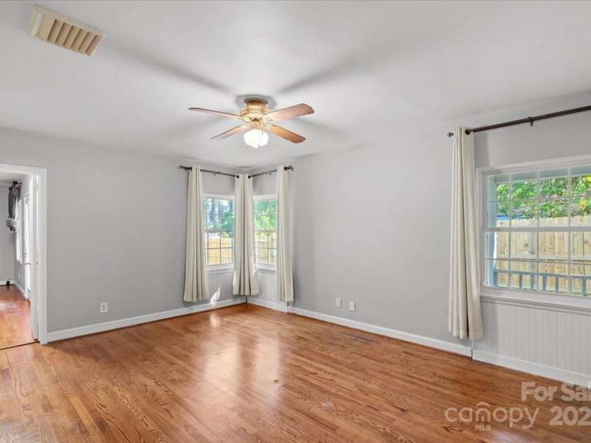 1626 Wendover Road, Charlotte, NC 28211.  MLS# CAR4155569, YatesRealty ID 4601. Primary bedroom with tons of natural light.