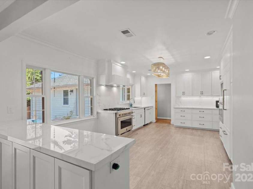 1626 Wendover Road, Charlotte, NC 28211.  MLS# CAR4155569, YatesRealty ID 4601. Spacious, remodeled kitchen with new Italian porcelain countertops.
