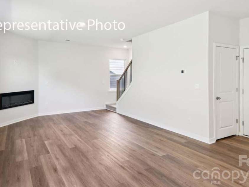 600 17th Avenue Drive, Hickory, NC 28601.  MLS# CAR4358318, YatesRealty ID 4601. 