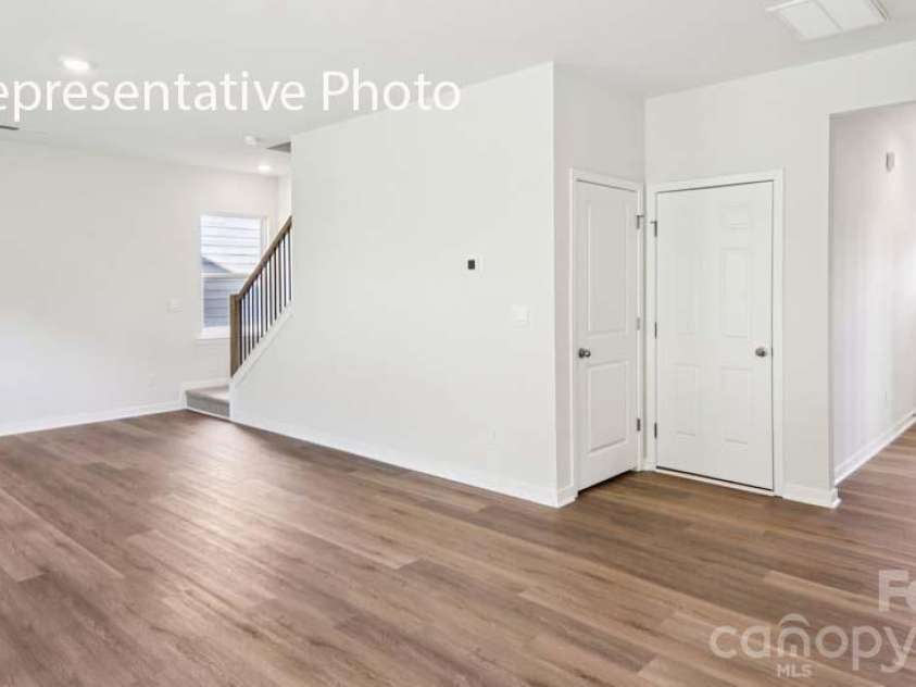 600 17th Avenue Drive, Hickory, NC 28601.  MLS# CAR4358318, YatesRealty ID 4601. 