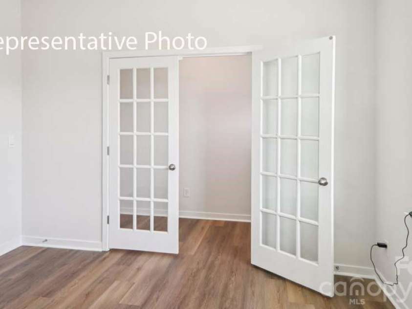 600 17th Avenue Drive, Hickory, NC 28601.  MLS# CAR4358318, YatesRealty ID 4601. 
