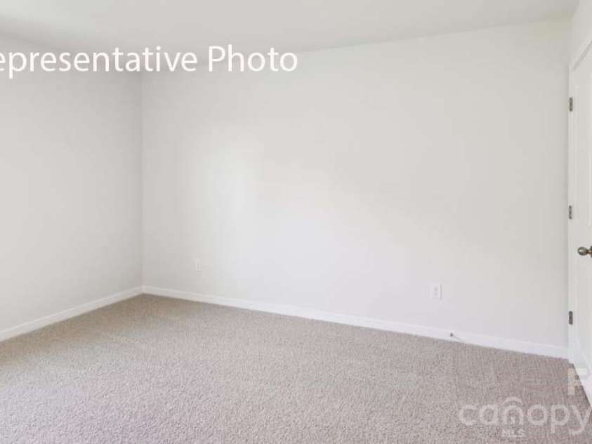 600 17th Avenue Drive, Hickory, NC 28601.  MLS# CAR4358318, YatesRealty ID 4601. 