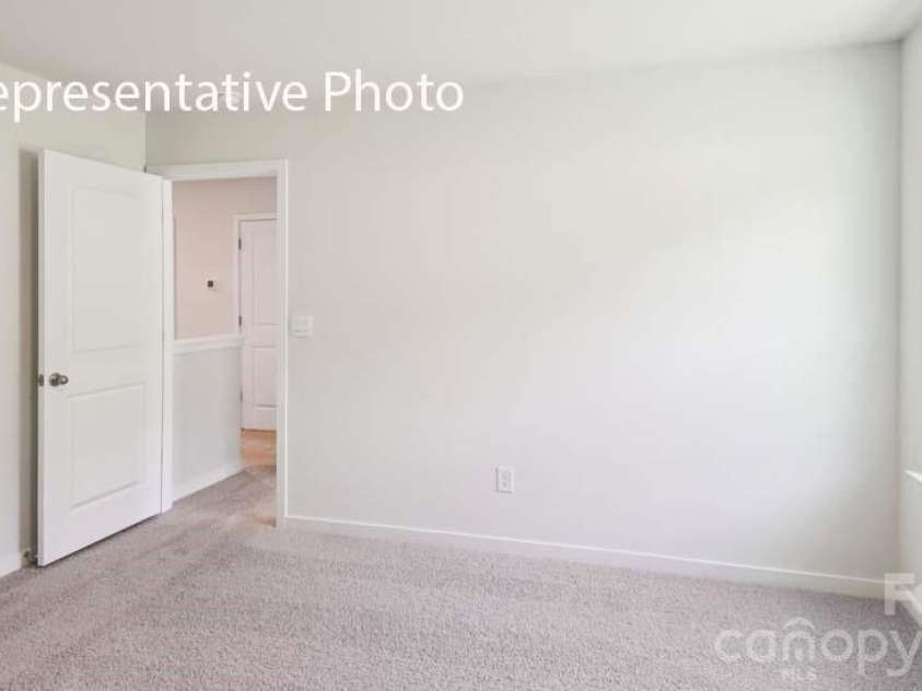 600 17th Avenue Drive, Hickory, NC 28601.  MLS# CAR4358318, YatesRealty ID 4601. 