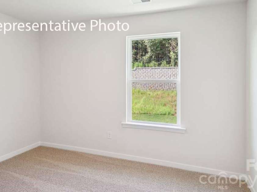600 17th Avenue Drive, Hickory, NC 28601.  MLS# CAR4358318, YatesRealty ID 4601. 