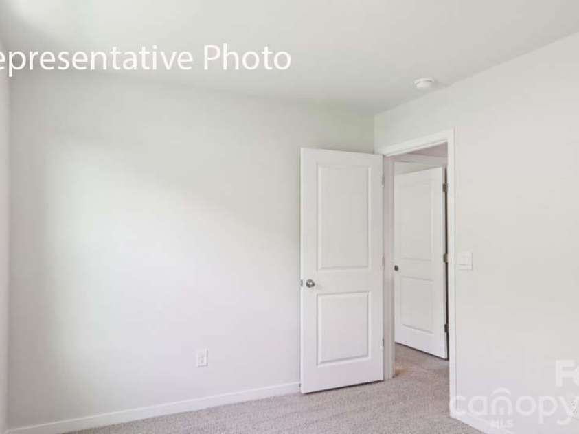 600 17th Avenue Drive, Hickory, NC 28601.  MLS# CAR4358318, YatesRealty ID 4601. 
