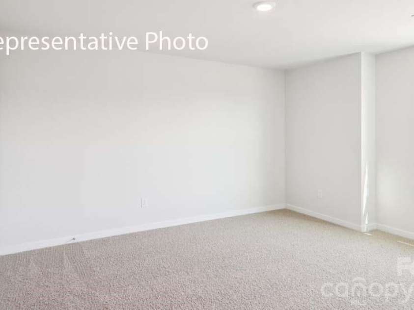 600 17th Avenue Drive, Hickory, NC 28601.  MLS# CAR4358318, YatesRealty ID 4601. 