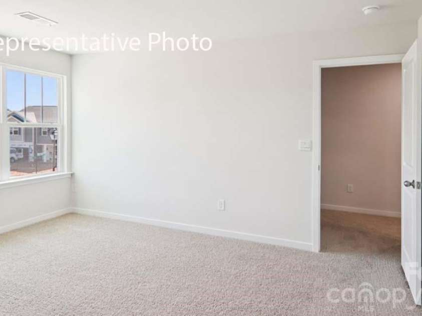 600 17th Avenue Drive, Hickory, NC 28601.  MLS# CAR4358318, YatesRealty ID 4601. 