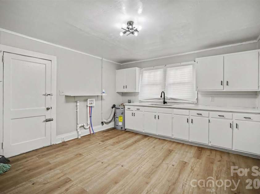 1909 Marshall Avenue, Gastonia, NC 28052.  MLS# CAR4416194, YatesRealty ID 46010. 
