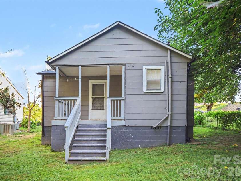 1909 Marshall Avenue, Gastonia, NC 28052.  MLS# CAR4416194, YatesRealty ID 46010. 