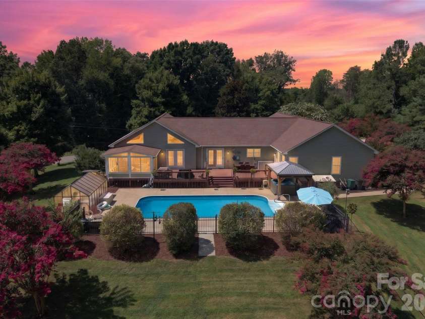 153 Folkstone Road, Mooresville, NC 28117.  MLS# CAR4416757, YatesRealty ID 46012. 