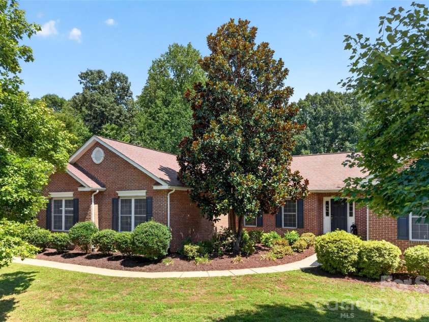 153 Folkstone Road, Mooresville, NC 28117.  MLS# CAR4416757, YatesRealty ID 46012. 