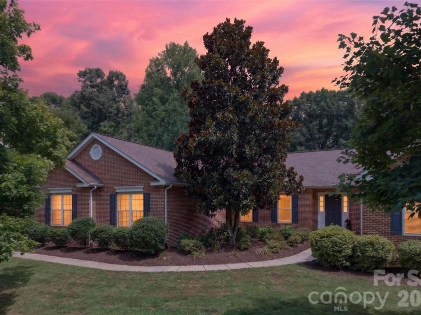 153 Folkstone Road, Mooresville, NC 28117.  MLS# CAR4416757, YatesRealty ID 46012. 