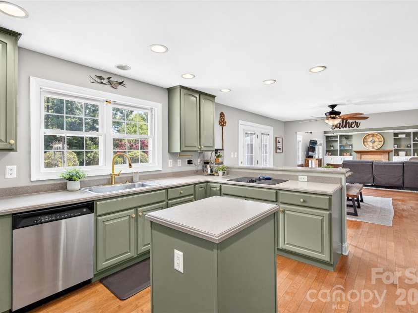 153 Folkstone Road, Mooresville, NC 28117.  MLS# CAR4416757, YatesRealty ID 46012. 