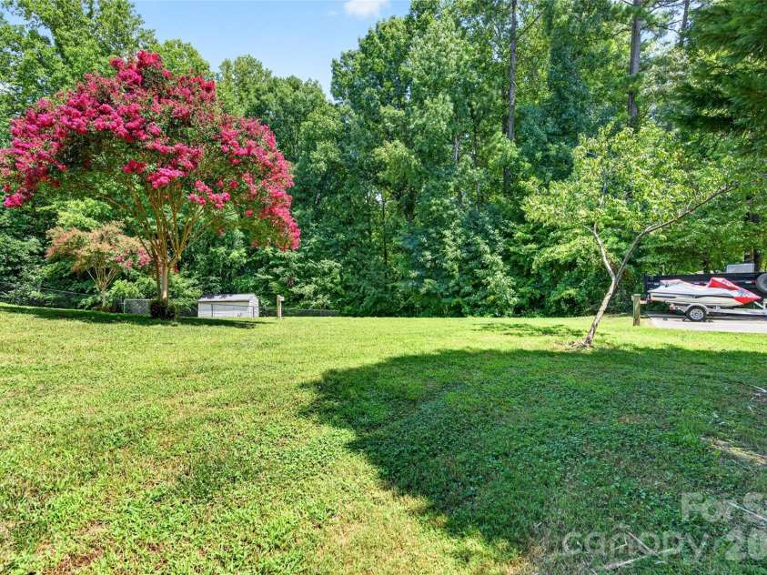 153 Folkstone Road, Mooresville, NC 28117.  MLS# CAR4416757, YatesRealty ID 46012. 