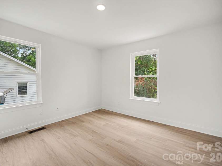 506 Linwood Road, Gastonia, NC 28052.  MLS# CAR4406740, YatesRealty ID 46014. 