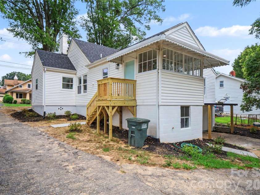 506 Linwood Road, Gastonia, NC 28052.  MLS# CAR4406740, YatesRealty ID 46014. 