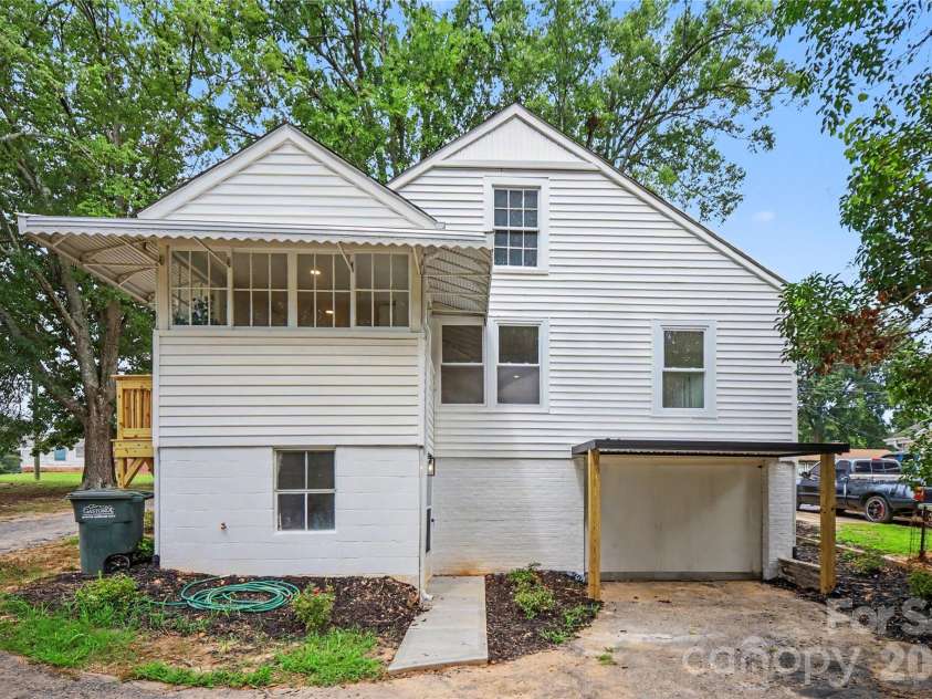 506 Linwood Road, Gastonia, NC 28052.  MLS# CAR4406740, YatesRealty ID 46014. 