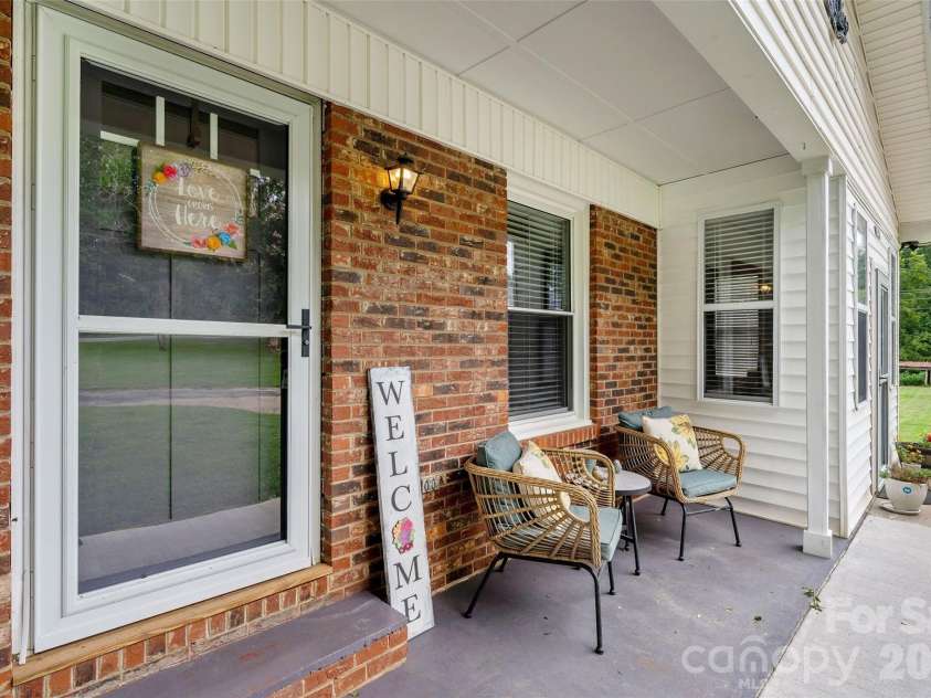 204 Quail Hollow Road, Marion, NC 28752.  MLS# CAR4409069, YatesRealty ID 46017. 
