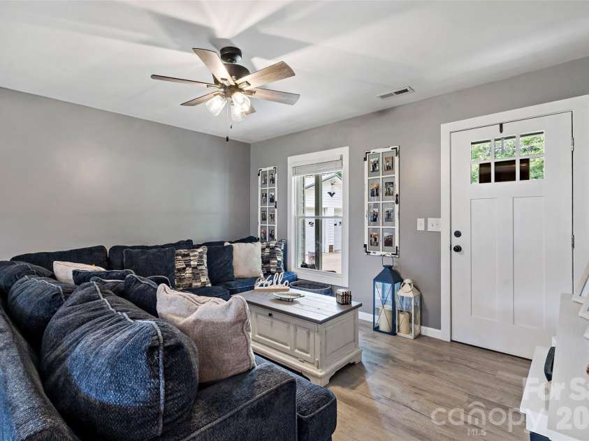 204 Quail Hollow Road, Marion, NC 28752.  MLS# CAR4409069, YatesRealty ID 46017. 