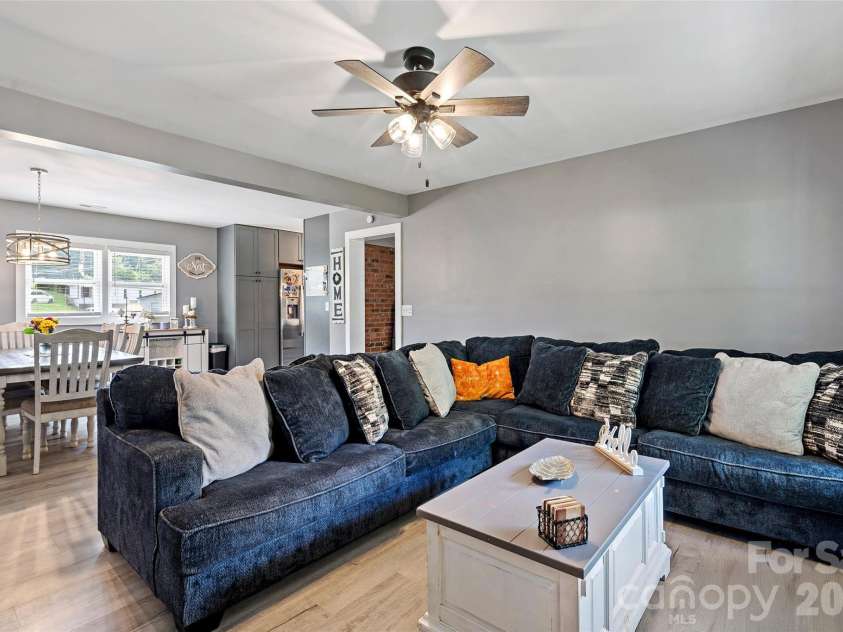 204 Quail Hollow Road, Marion, NC 28752.  MLS# CAR4409069, YatesRealty ID 46017. 