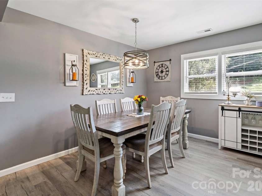 204 Quail Hollow Road, Marion, NC 28752.  MLS# CAR4409069, YatesRealty ID 46017. 