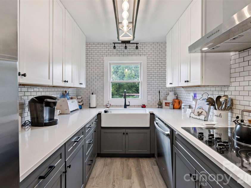204 Quail Hollow Road, Marion, NC 28752.  MLS# CAR4409069, YatesRealty ID 46017. 