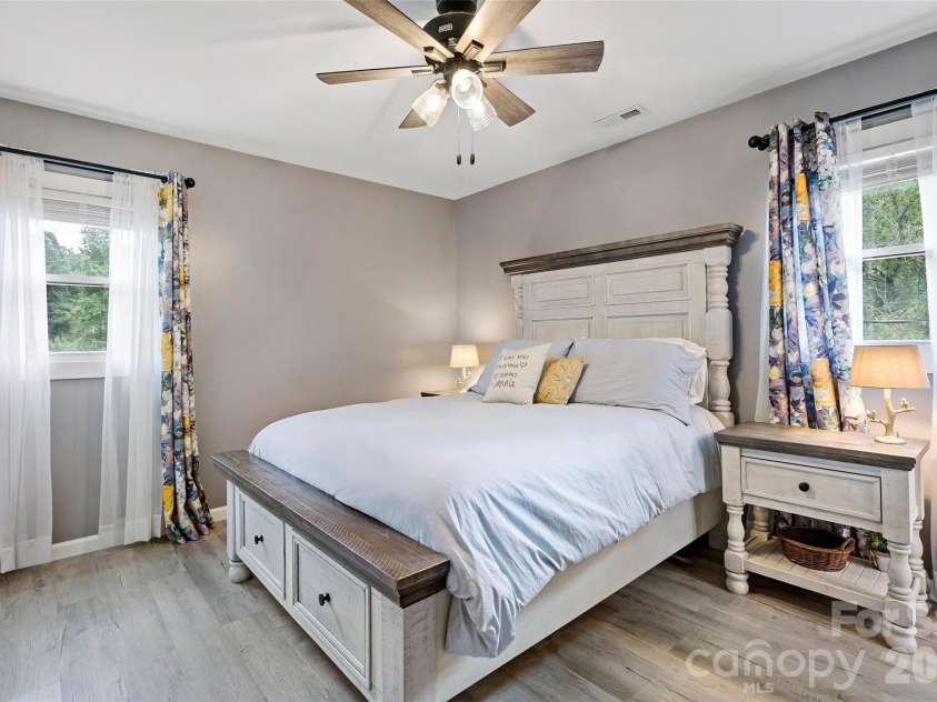 204 Quail Hollow Road, Marion, NC 28752.  MLS# CAR4409069, YatesRealty ID 46017. 