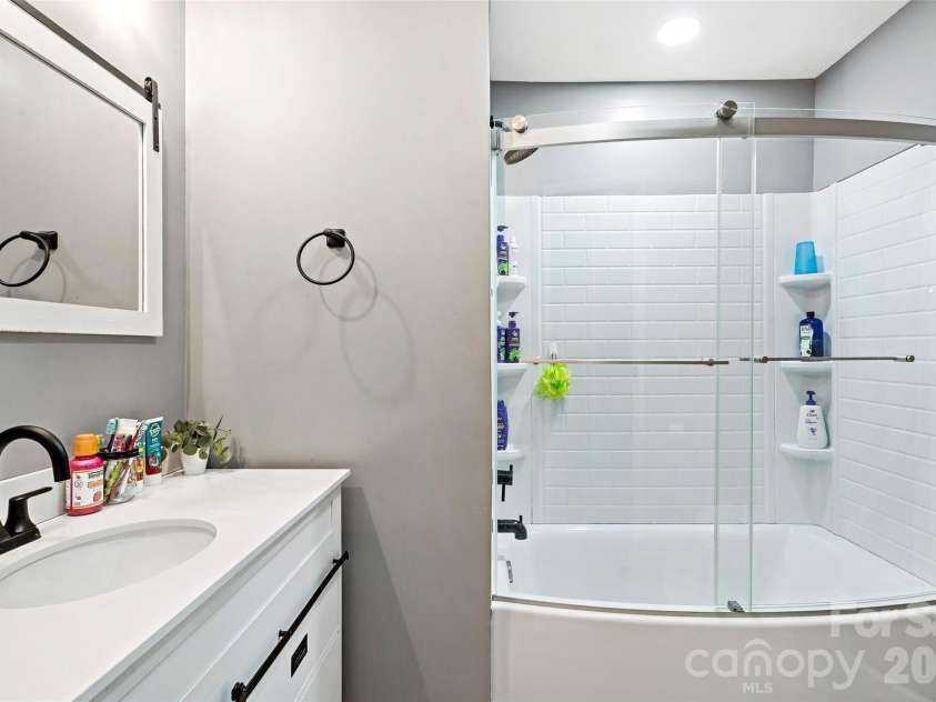 204 Quail Hollow Road, Marion, NC 28752.  MLS# CAR4409069, YatesRealty ID 46017. 