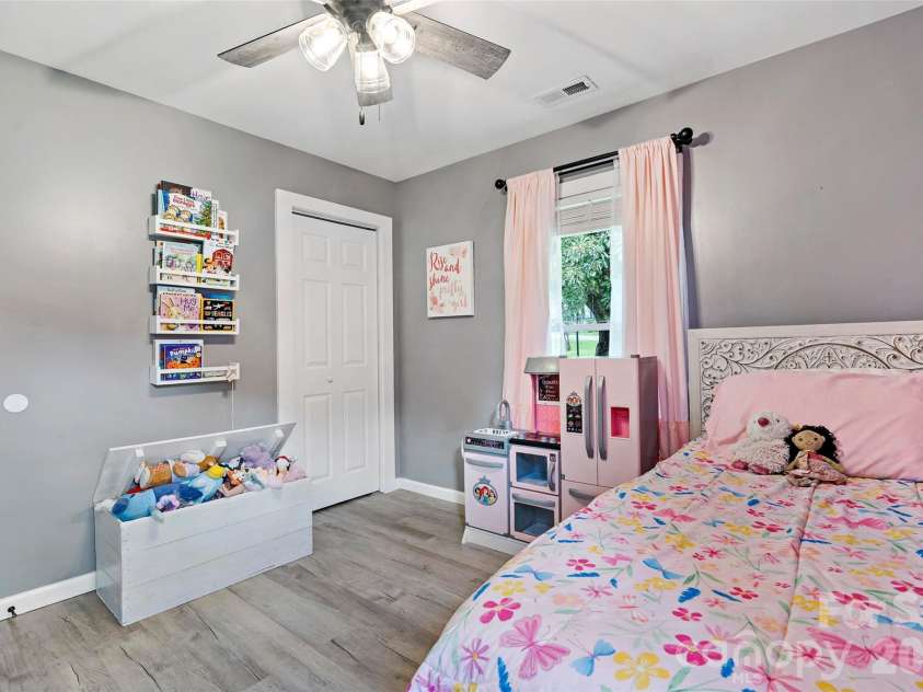204 Quail Hollow Road, Marion, NC 28752.  MLS# CAR4409069, YatesRealty ID 46017. 