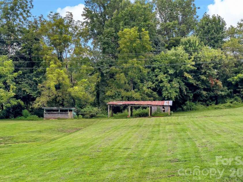 204 Quail Hollow Road, Marion, NC 28752.  MLS# CAR4409069, YatesRealty ID 46017. 