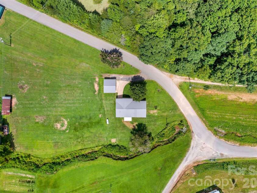 204 Quail Hollow Road, Marion, NC 28752.  MLS# CAR4409069, YatesRealty ID 46017. 