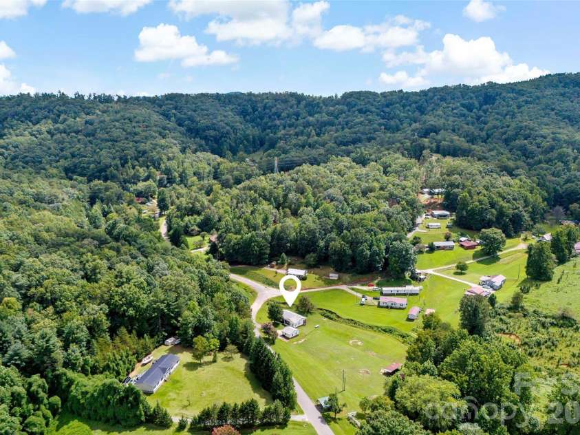 204 Quail Hollow Road, Marion, NC 28752.  MLS# CAR4409069, YatesRealty ID 46017. 