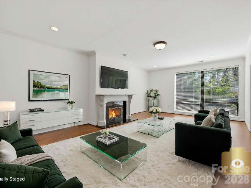 806 Cherokee Road, Charlotte, NC 28207.  MLS# CAR4415796, YatesRealty ID 46018. Another possible staging option