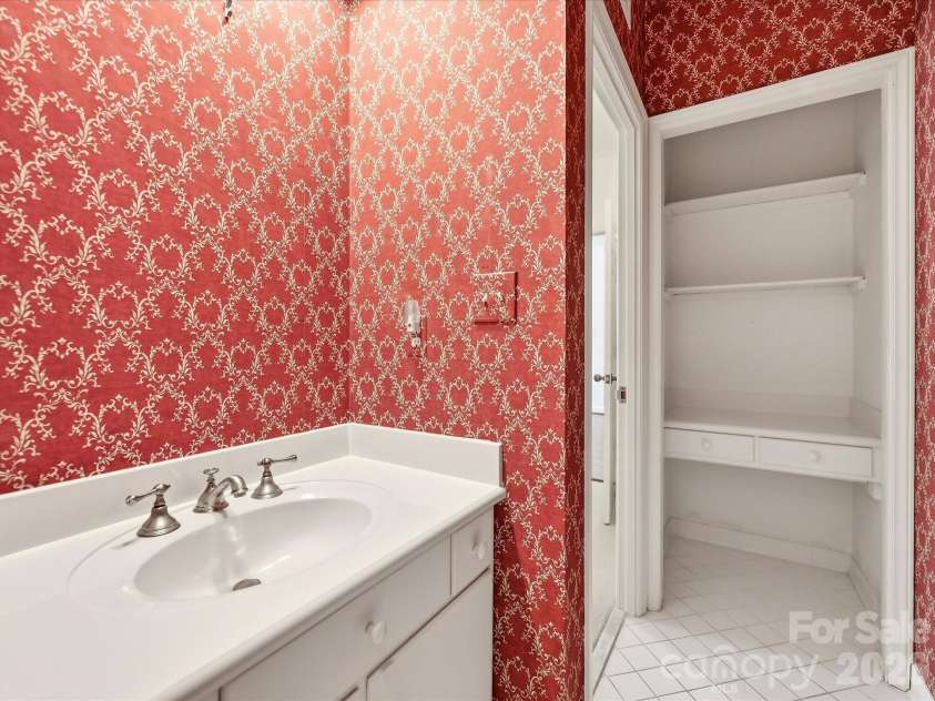 806 Cherokee Road, Charlotte, NC 28207.  MLS# CAR4415796, YatesRealty ID 46018. Closet with makeup table