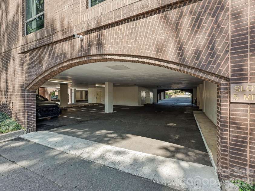 806 Cherokee Road, Charlotte, NC 28207.  MLS# CAR4415796, YatesRealty ID 46018. Covered parking