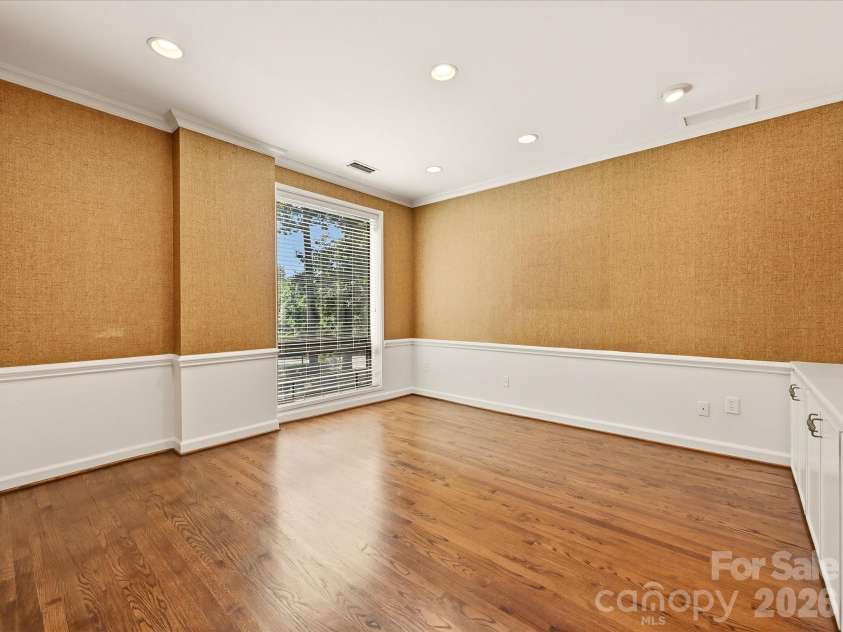 806 Cherokee Road, Charlotte, NC 28207.  MLS# CAR4415796, YatesRealty ID 46018. Den with handsome grasscloth wallpaper