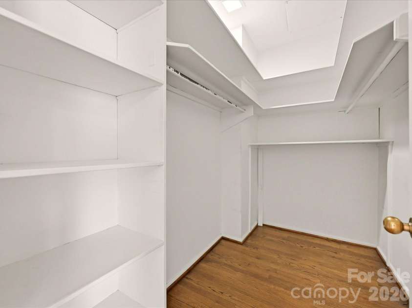 806 Cherokee Road, Charlotte, NC 28207.  MLS# CAR4415796, YatesRealty ID 46018. Generous walk-in closet